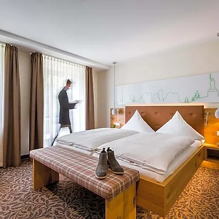 فندق Germanenhof 3*