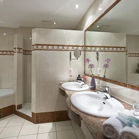 Отель Germanenhof